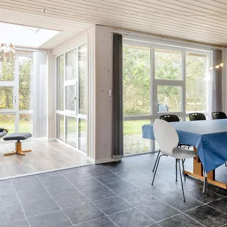 8 Person In Bl Vand Blåvand